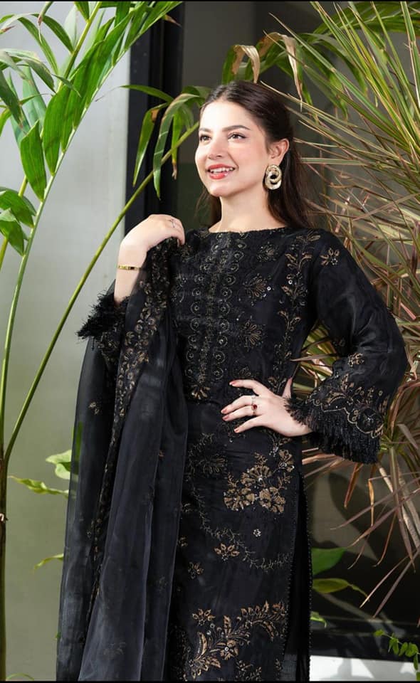 ALKARAM- Winter 3PC Dhanak Embroidered Dress With Chiffon Embroidered Dupatta-RL100 ALKARAM- Winter 3PC Dhanak Embroidered Dress With Chiffon Embroidered Dupatta-RL100